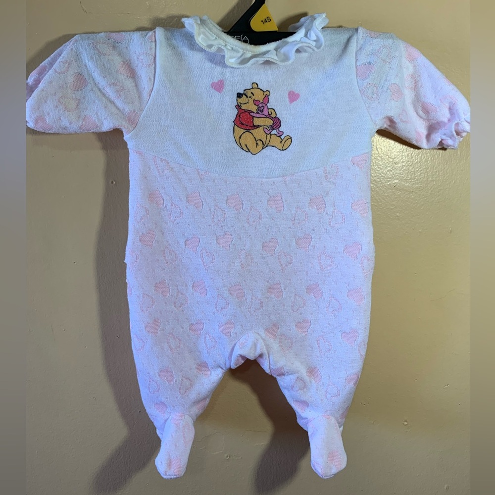 Vtg Winnie the Pooh Hugging Piglet Pink Heart Footsie One Piece Romper 0-3M